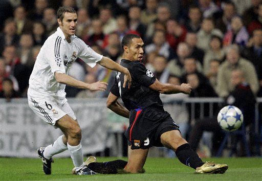 欧文突破制造罚球机会