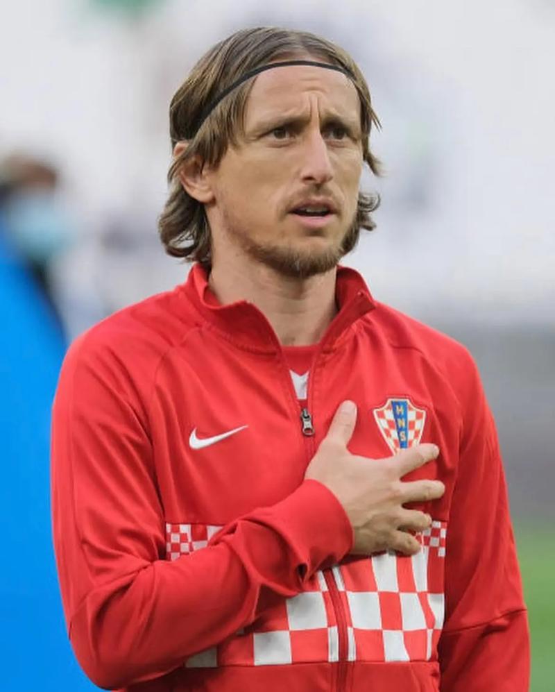 放弃组织，10号位做牺牲？解析B费为葡萄牙恐怖的战术升级