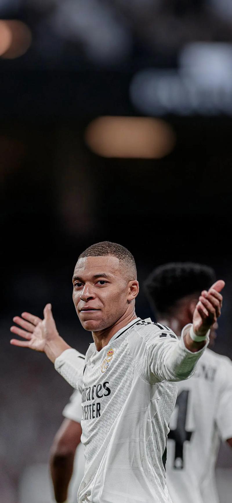 詹姆斯放弃得分上双记录，最后一传助攻八村垒绝杀，湖人险胜猛龙