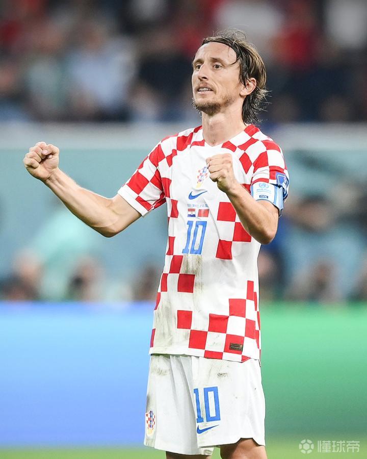 半场战报：尤文2-1卡利亚里，伊尔迪兹双响，弗拉霍维奇伤退