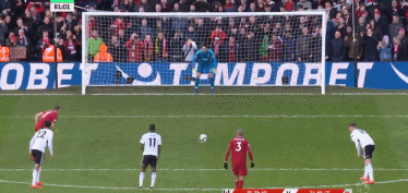 曼联欲引进加拉格尔或埃德松，争夺中场球员，冬季转会窗或成关键。