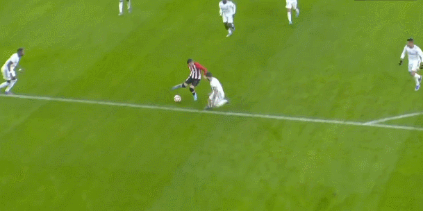 凌空斩世界波，王燊超当选中超官方第29轮最佳球员