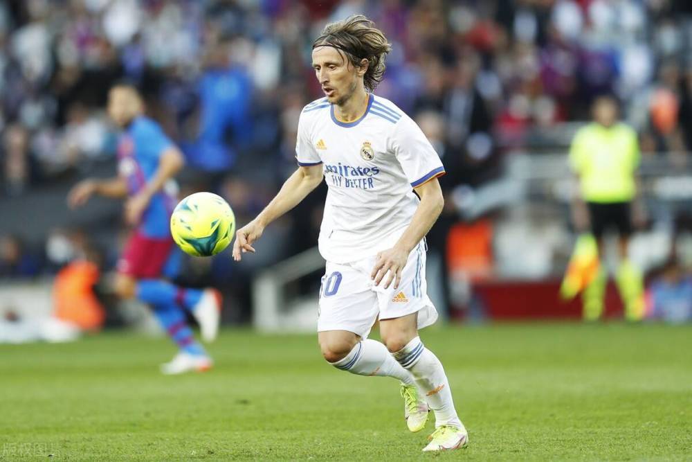 雷速西甲评选：双响+读秒绝杀，黄潜新星莫里罗当选第14轮MVP