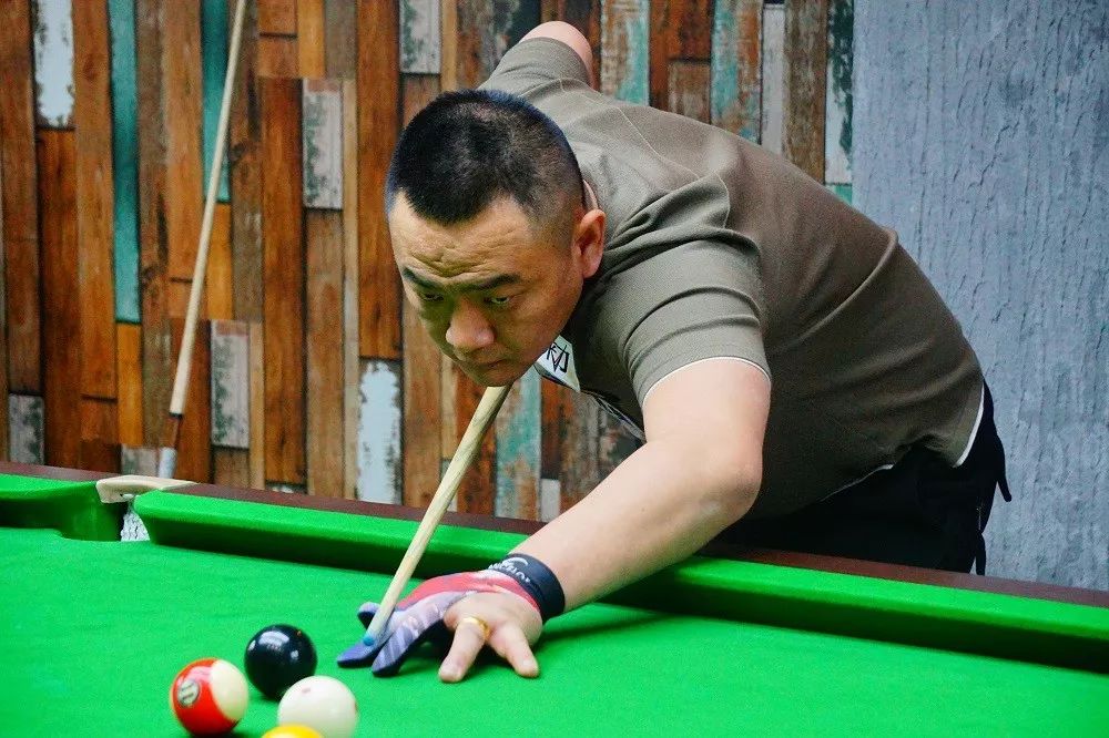 雪运动的发 雪运动的发